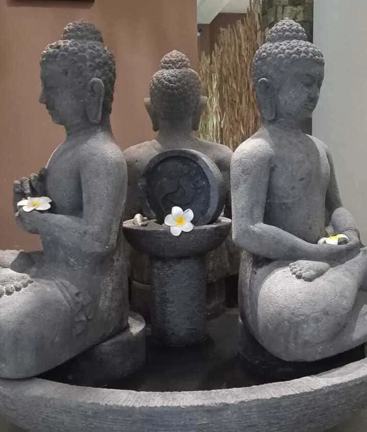 statues